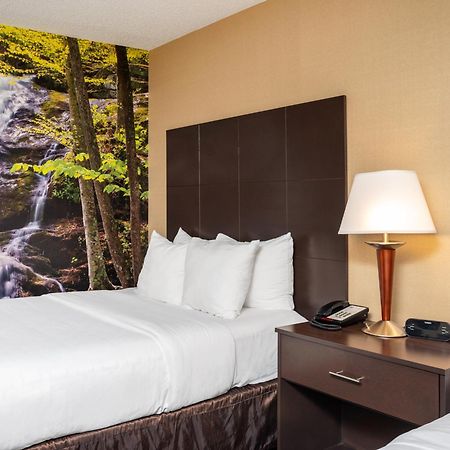 Clarion Pointe Harrisonburg Hotel Екстериор снимка