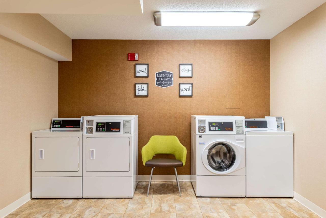 Clarion Pointe Harrisonburg Hotel Екстериор снимка
