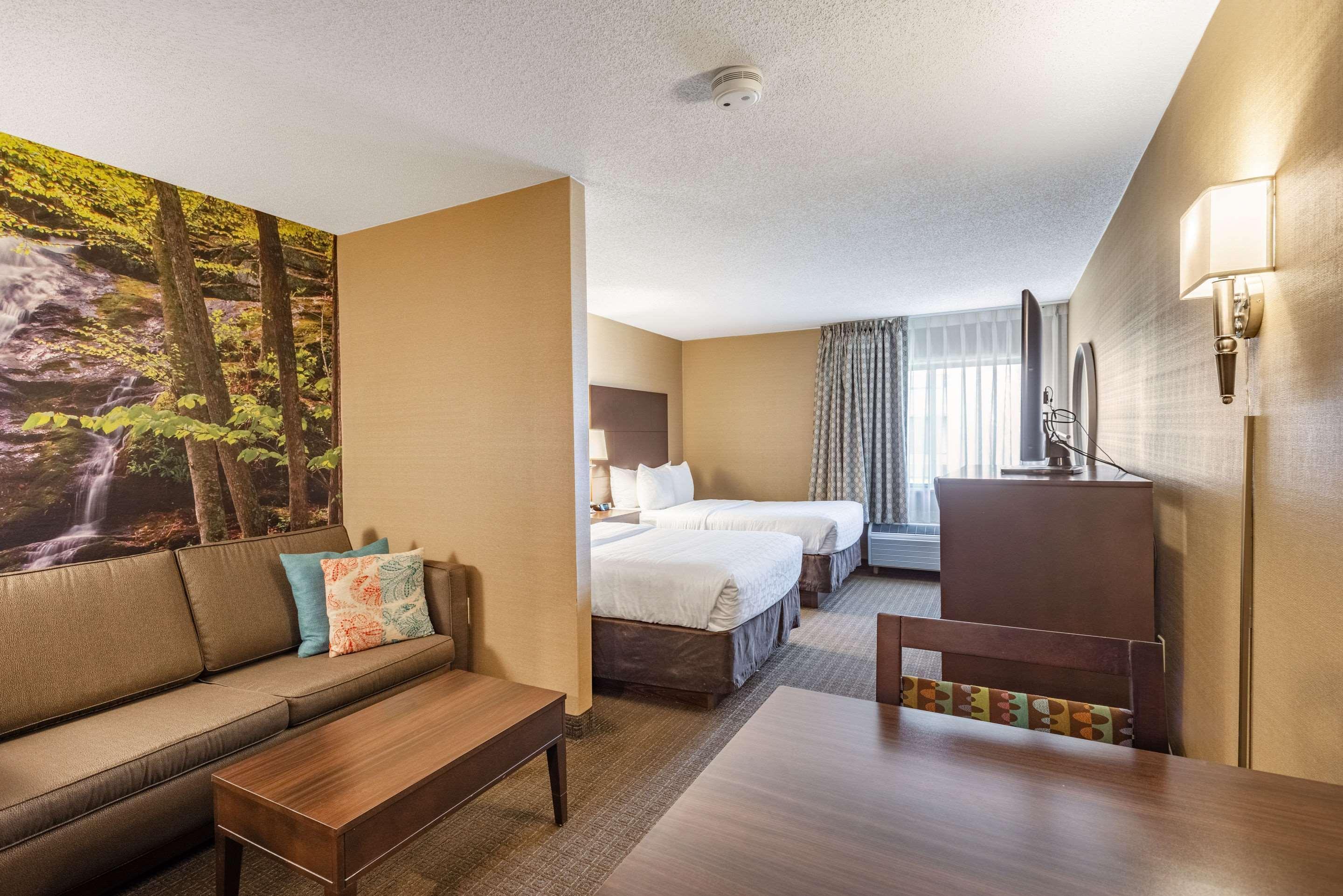 Clarion Pointe Harrisonburg Hotel Екстериор снимка