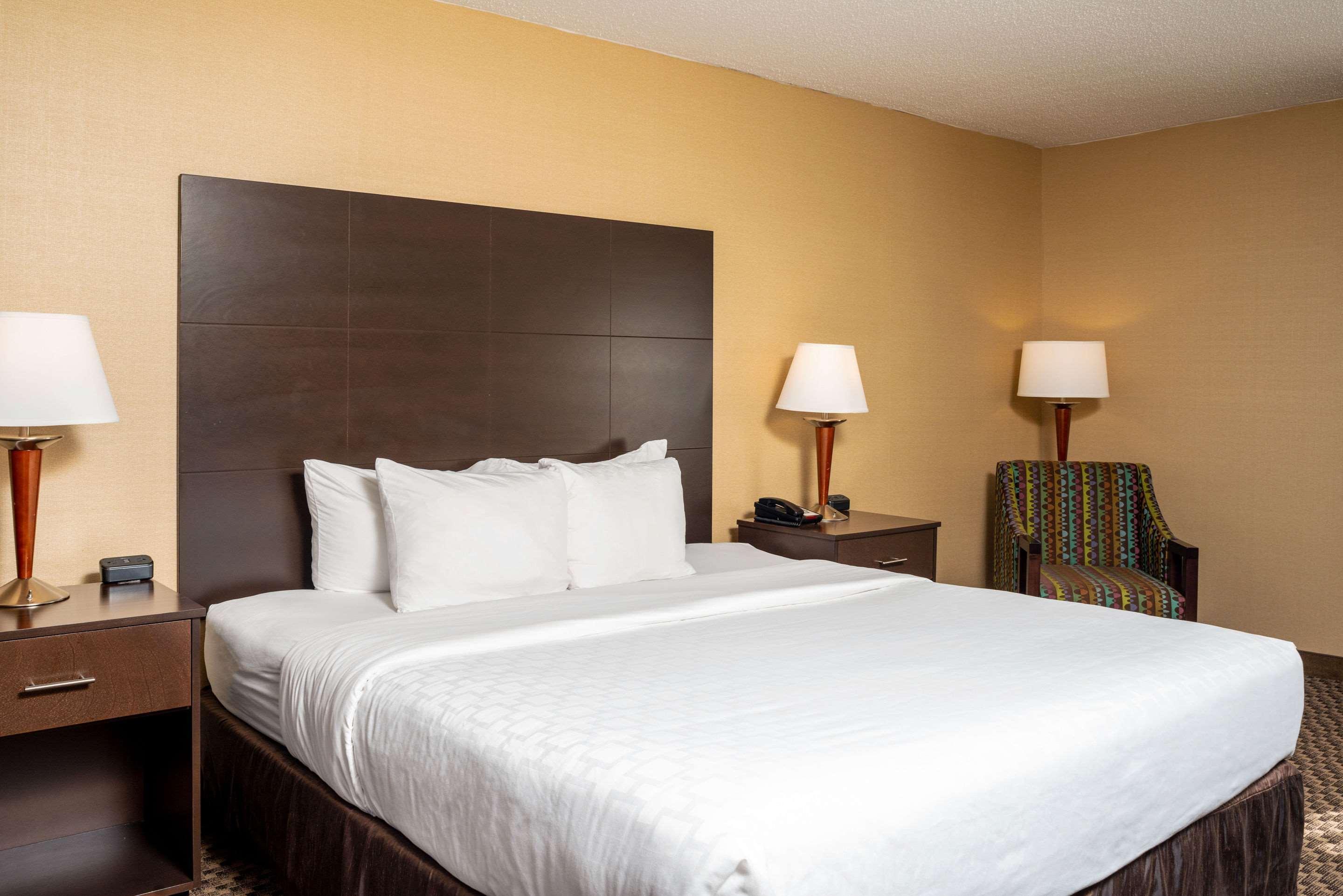 Clarion Pointe Harrisonburg Hotel Екстериор снимка