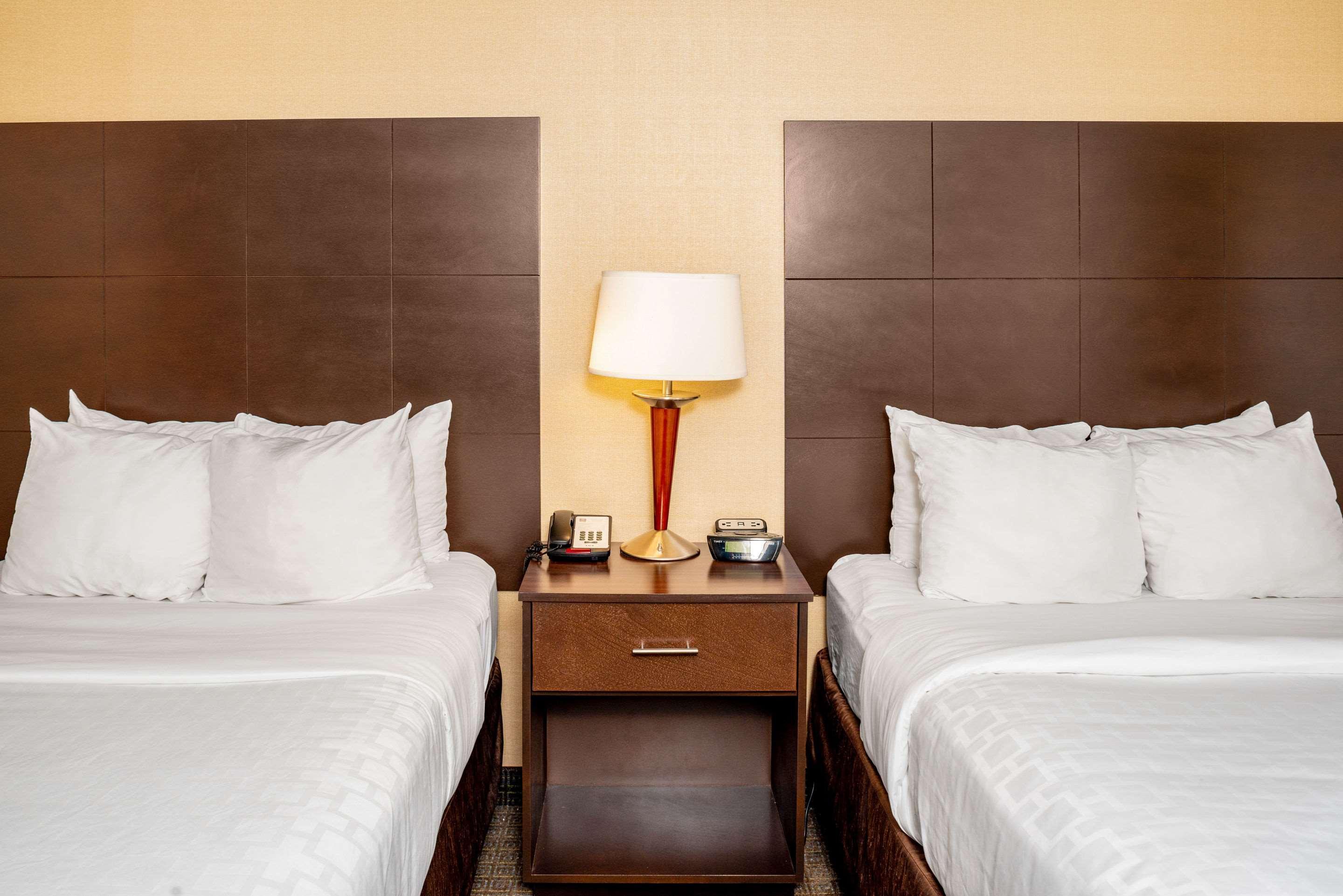 Clarion Pointe Harrisonburg Hotel Екстериор снимка