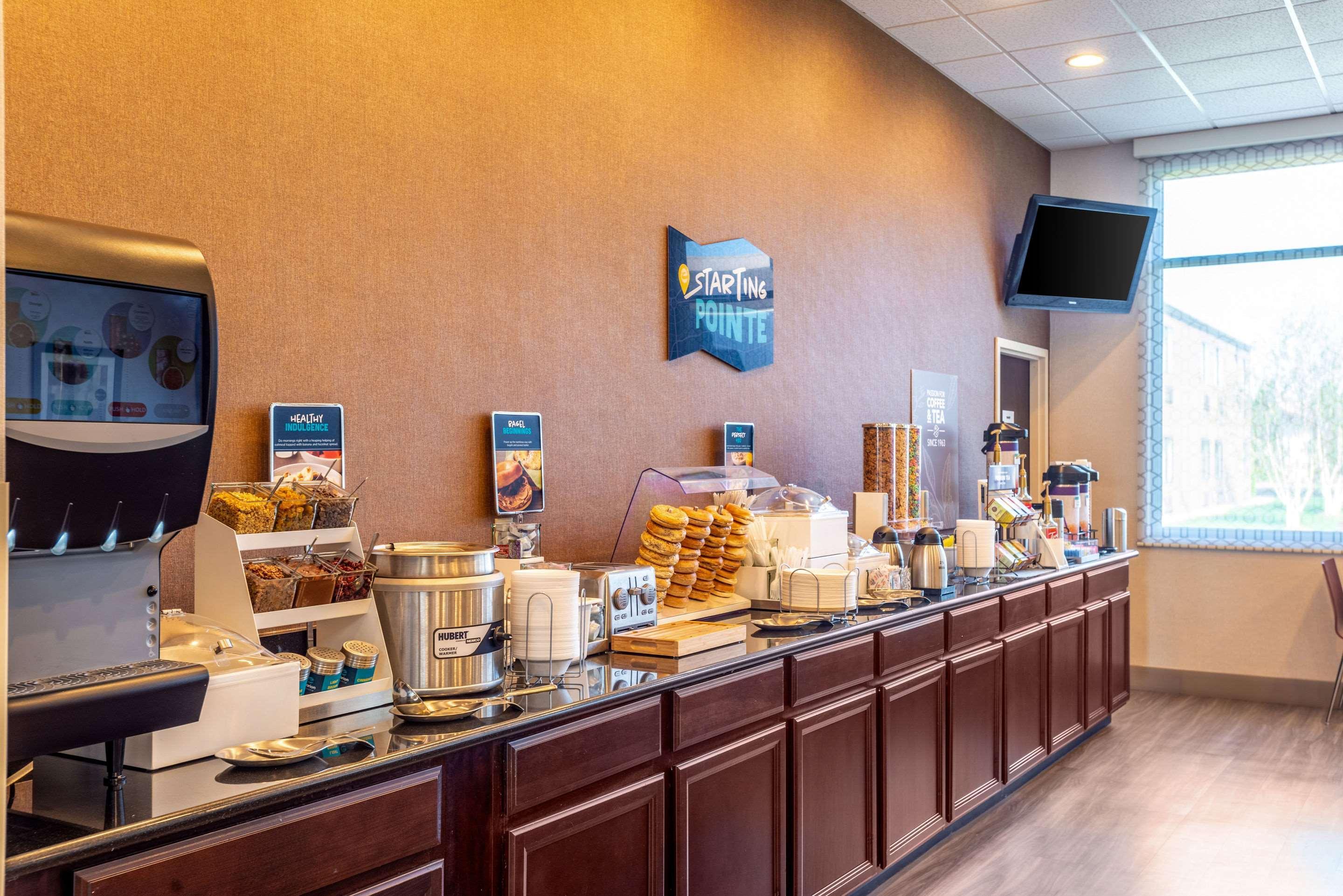 Clarion Pointe Harrisonburg Hotel Екстериор снимка