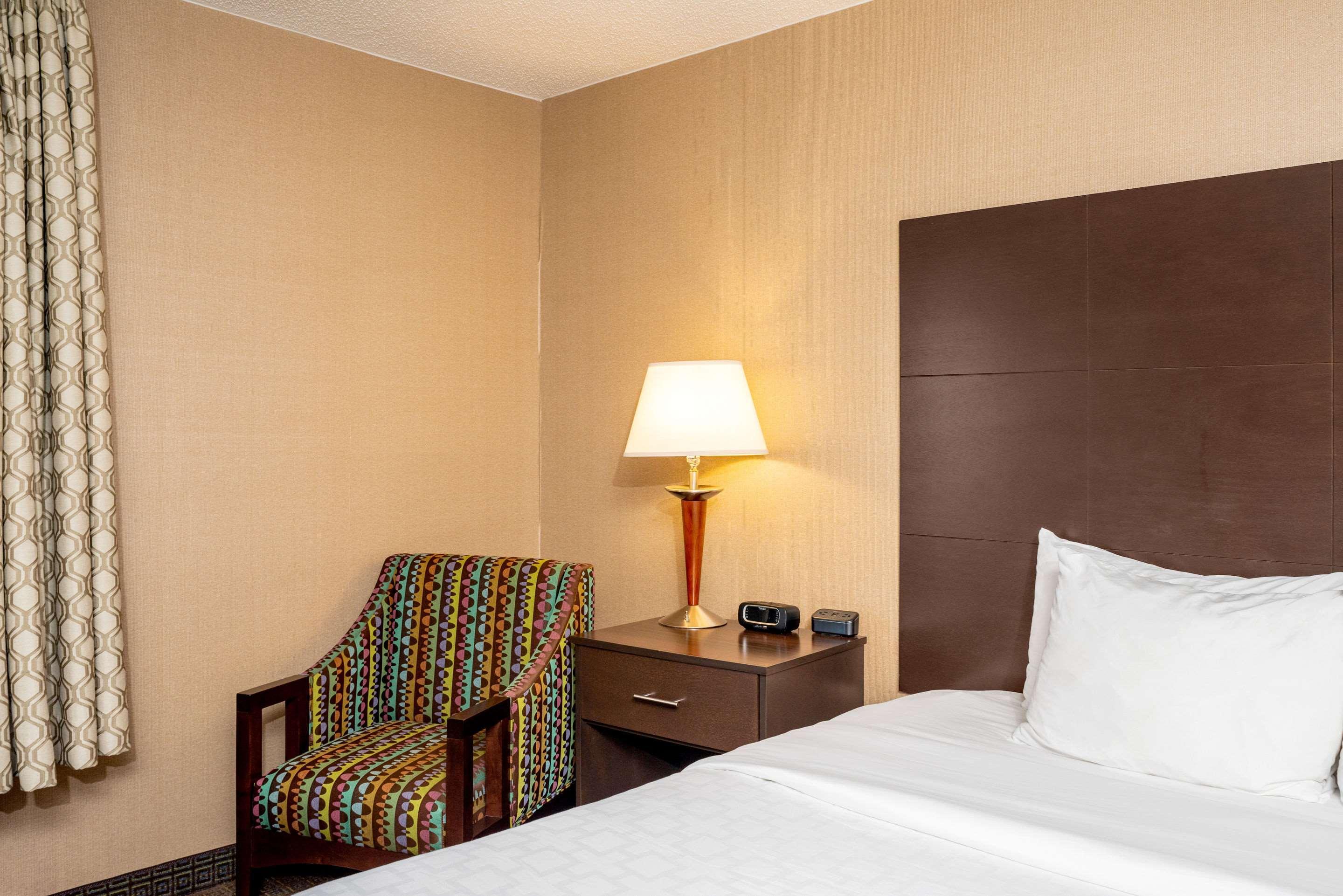Clarion Pointe Harrisonburg Hotel Екстериор снимка