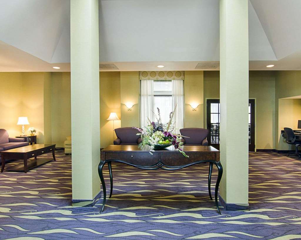 Clarion Pointe Harrisonburg Hotel Интериор снимка