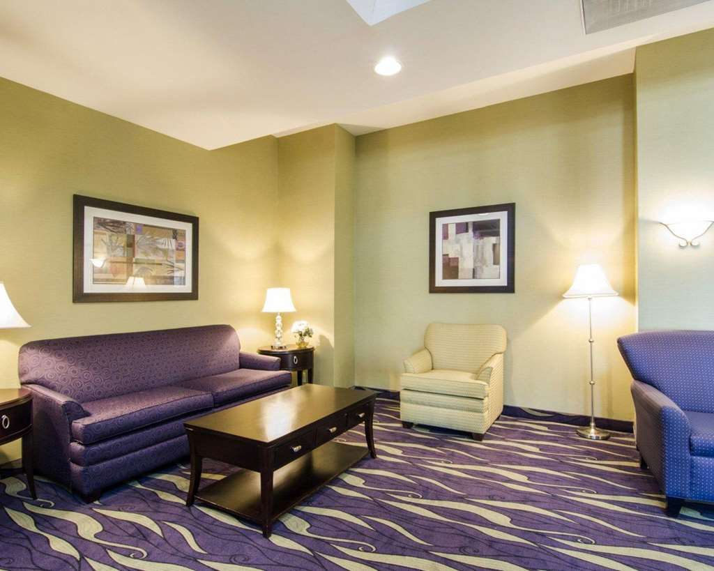 Clarion Pointe Harrisonburg Hotel Интериор снимка